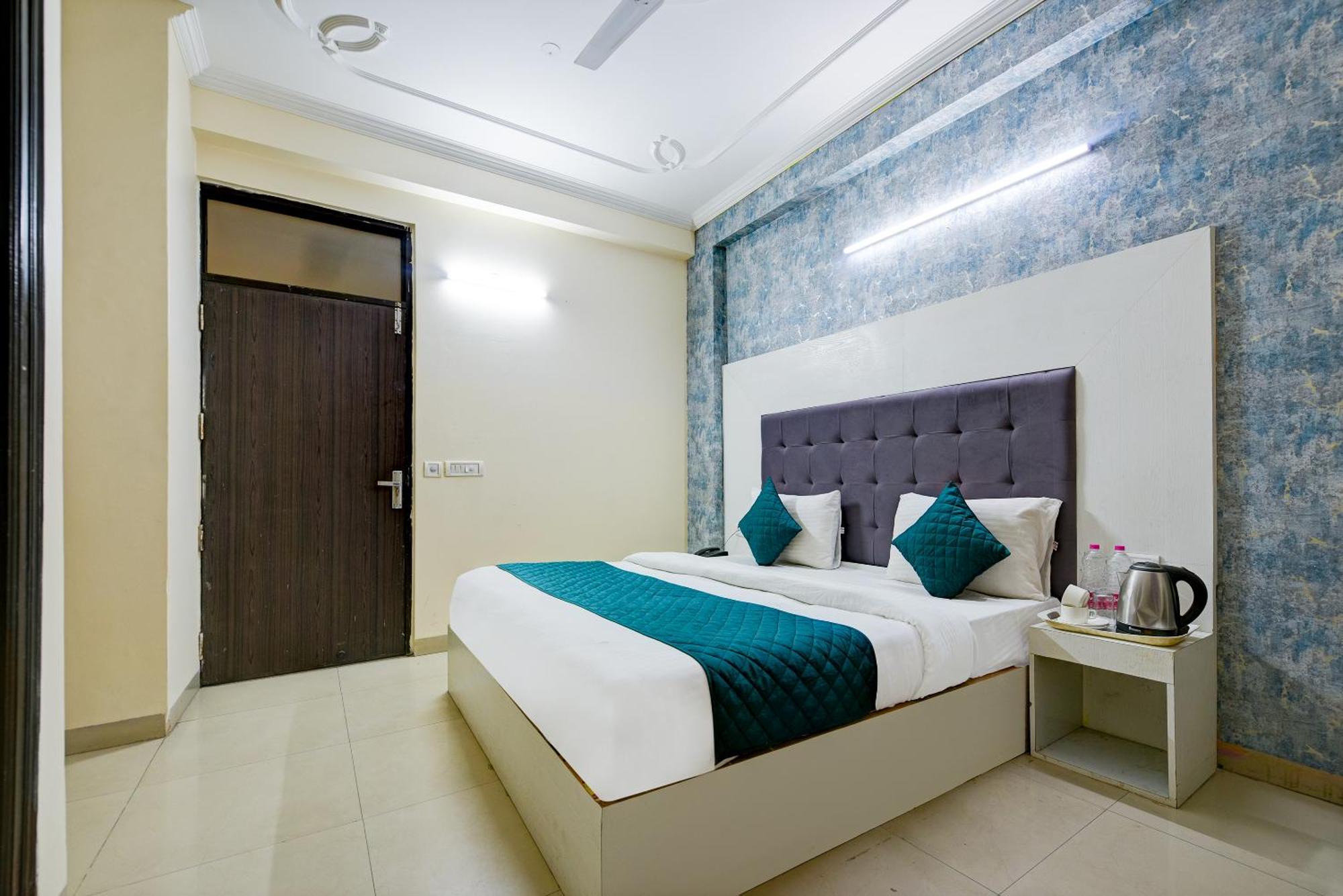 Transit Stay At Delhi Airport Нью-Дели Экстерьер фото